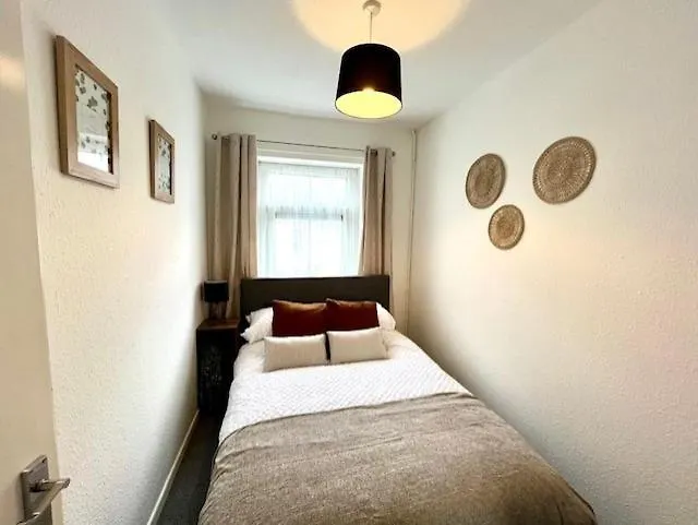 Apartment Spacious Two Bedroom Flat In Barry